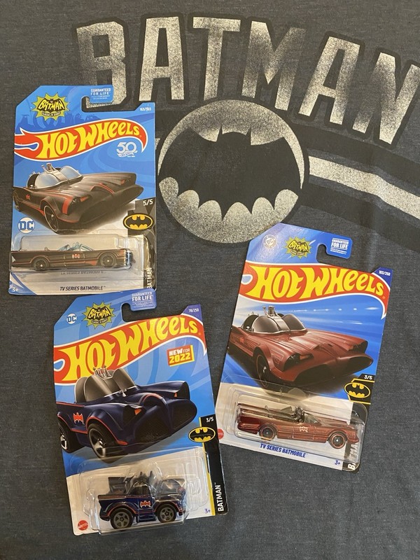 DC Comics BATMAN t-shirt Men’s Large 2017, 2022, 2025 Hot Wheels Batmobile Lot!