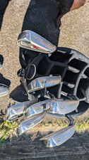 Wilson Staff D100 Irons 5-SW Graphite A Flex RH – Excellent Condition