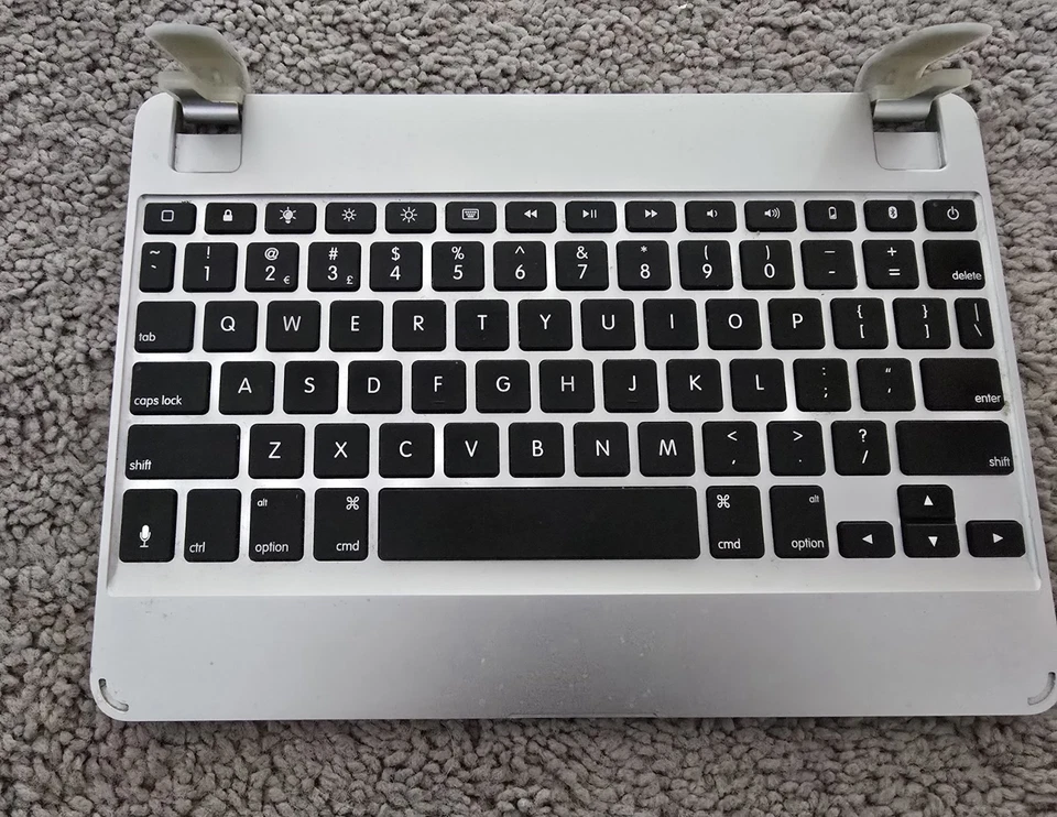 BRYDGE BRY1011 9.7" Keyboard for Ipad Air, Air 2,Pro and Others, Silver Used - Image 2 of 4