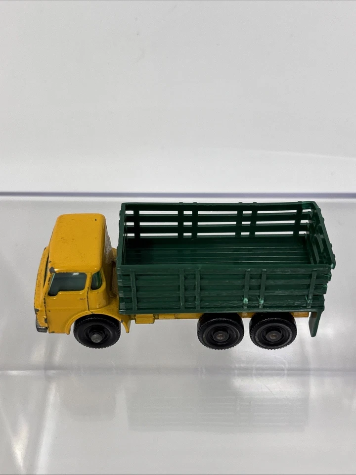 Vintage 1960s Lesney Matchbox Series No. 4 Dodge Stake Truck Green Yellow Farm - Image 2 of 4