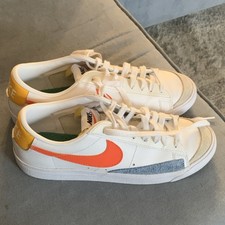 Nike Low Top Lace Up Women s Athletic Sneaker...
