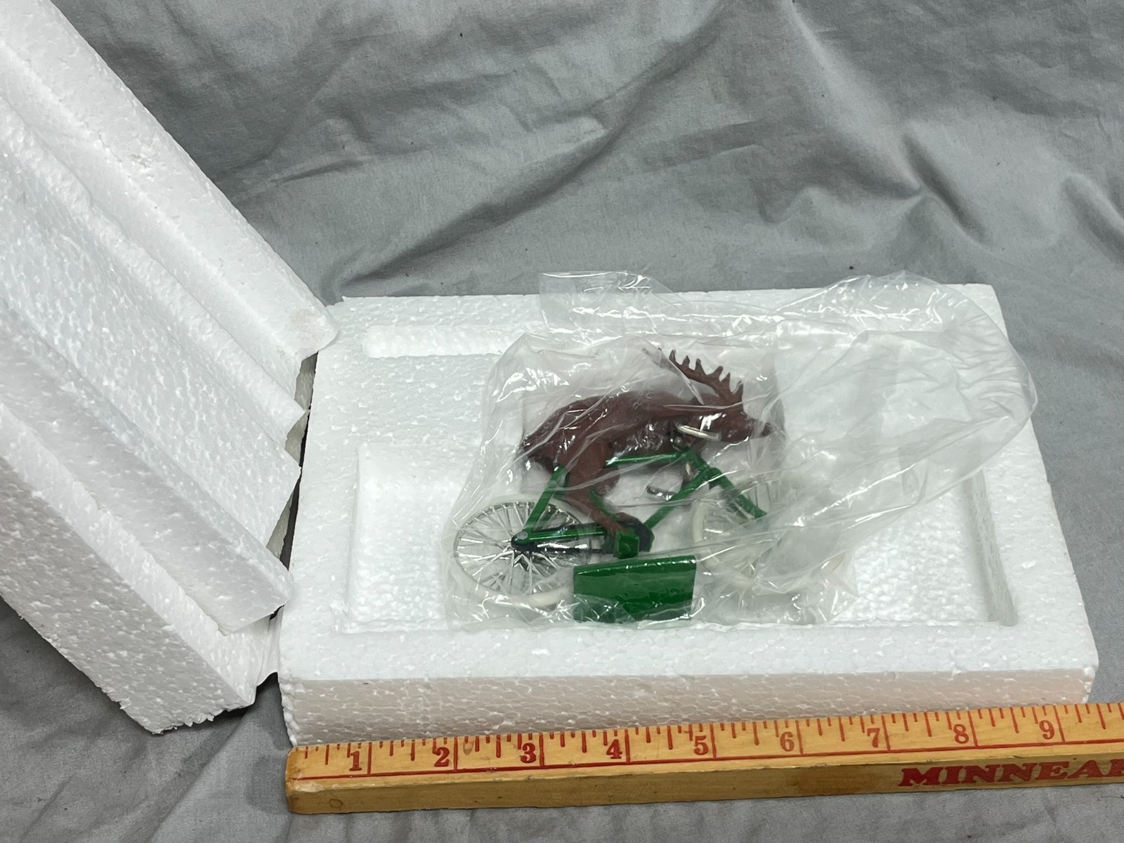 JOHN DEERE Riding Bicycle Toy Model Collectible Diecast Scal