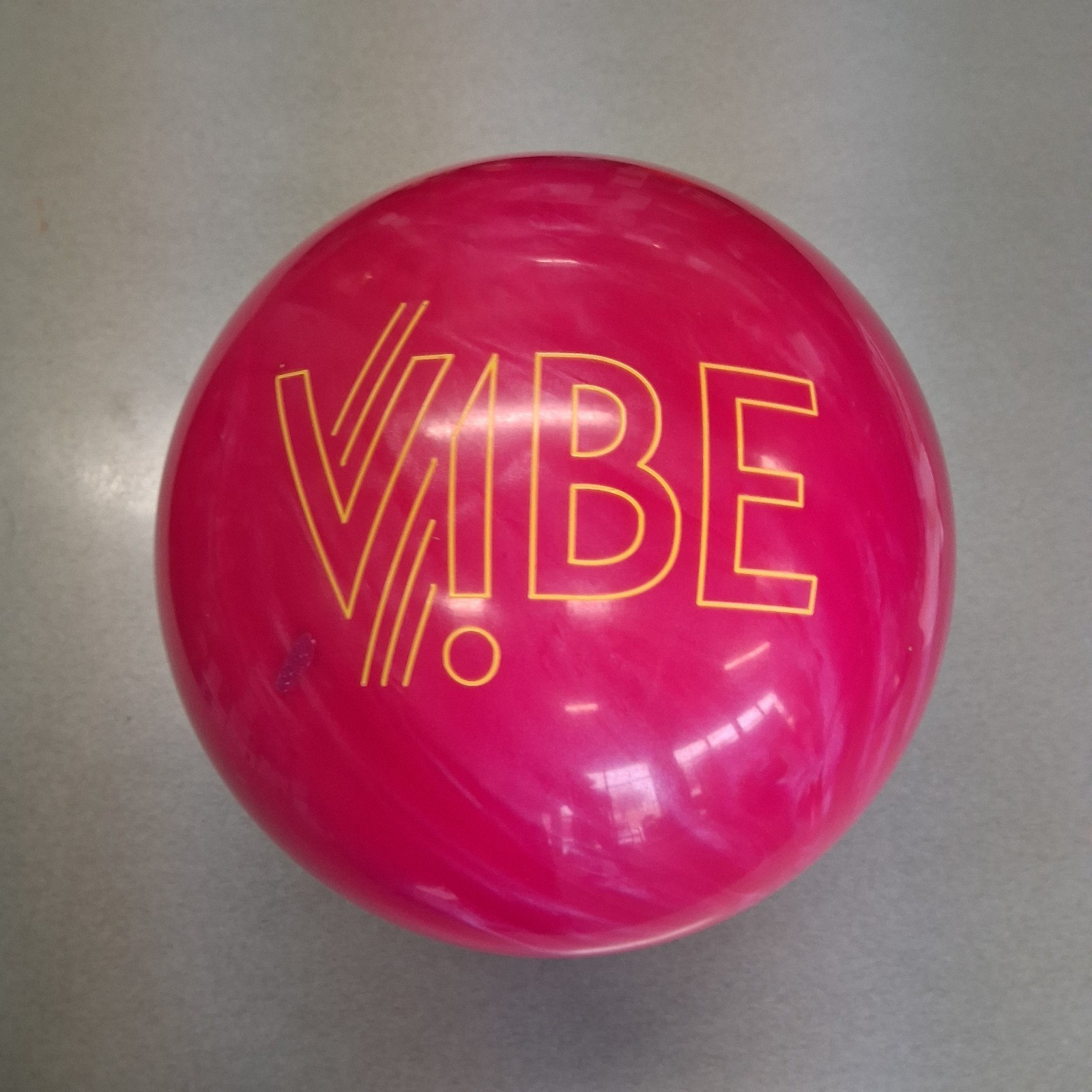 Hammer Bubblegum Vibe bowling ball 13 LB   new in box  #191