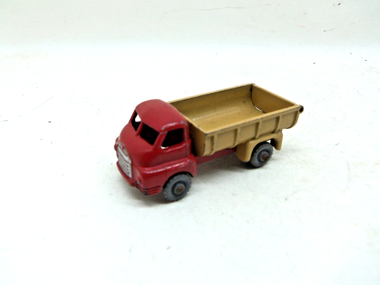 ミニカー MATCHBOX SERIES no17 8-WHEEL TIPPER s-l400.jpg