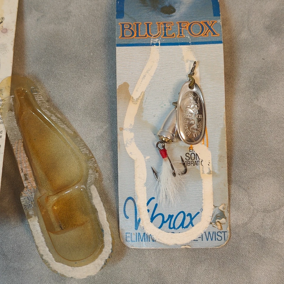 Lote de señuelos giratorios vintage Blue Fox Vibrax #2 (3) 3/16 oz Finlandia vestidos con tarjeta Foto 2 de 3
