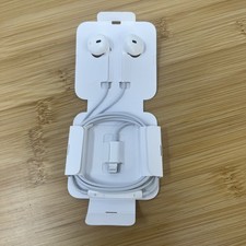 Apple EarPods Lightning Connector White In-Ear Headphones Inline Microphone