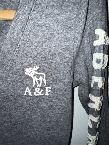 2008 Abercrombie Fitch Small Gray Deep V-Neck Stretch T-Shirt Embroidered Logo - Picture 2 of 6