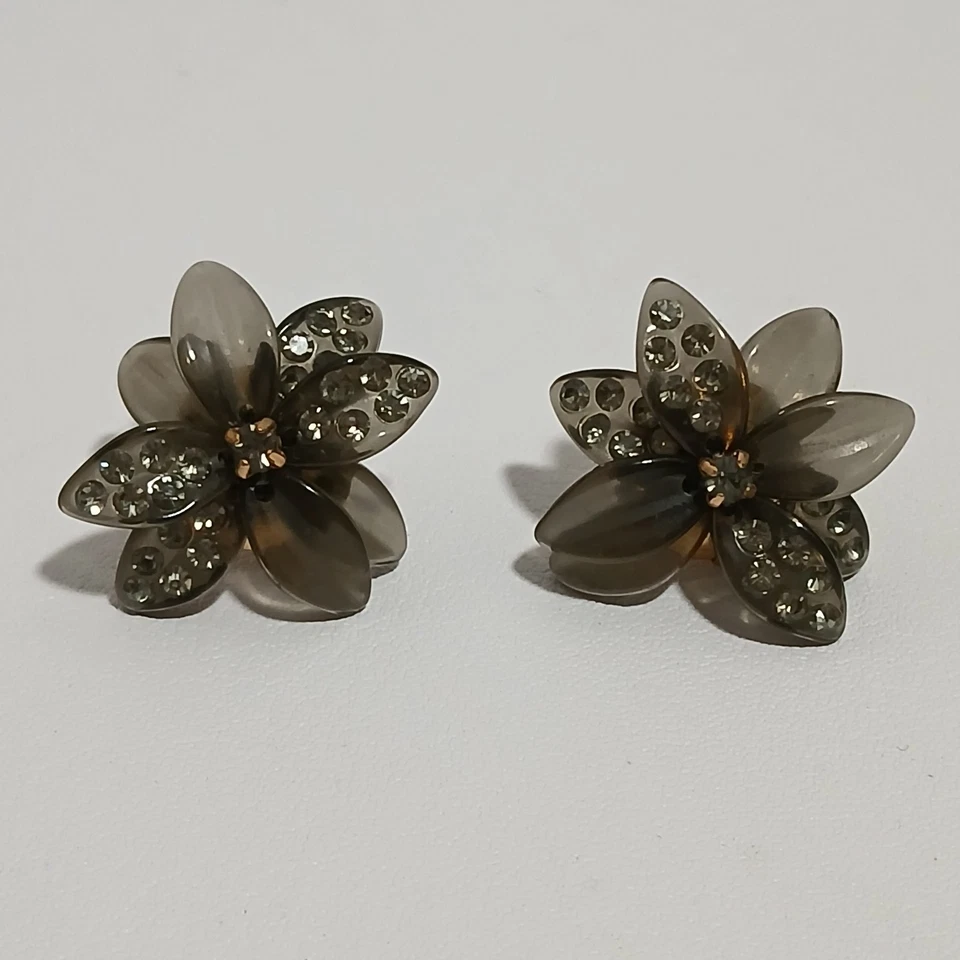 Pendientes J.Crew Flor Acrílica con Estrás de Cristal Tachuelas Florales Foto 2 de 4