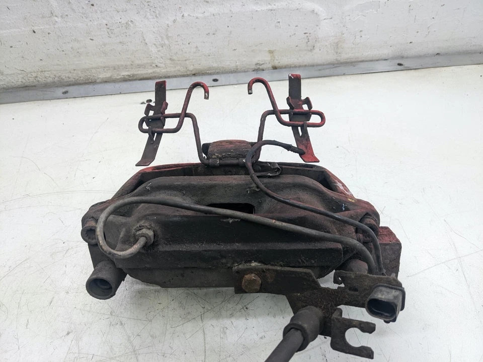 AUDI A6 S6 C5 2003 LEFT FRONT BRAKE CALIPER CARRIER - Image 4 of 4
