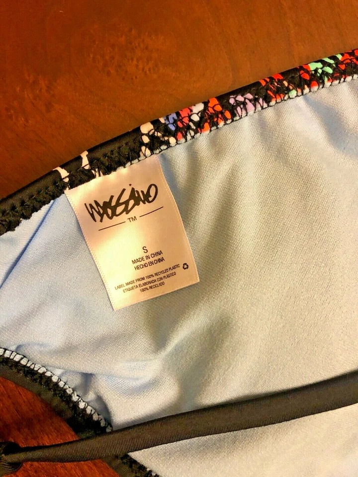 Usado en Excelente Condición Target Mossimo Bikini Multicolor Top de Natación con Borlas - Talla Pequeña Foto 3 de 3