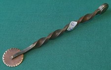 ROTELLA TAGLIAPASTA SPERONELLA ARTIGIANALE FERRO BATTUTO TESTA 10 CENTES. AG19