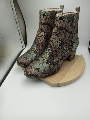 Gianni Bini Jaydennn Floral Embroidered Zip Ankle Boot Size  8M Little Heel Wear