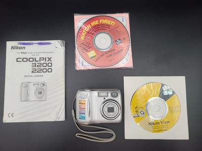 Nikon Coolpix 2200 2MP Digital Camera Silver WORKING CONDITION