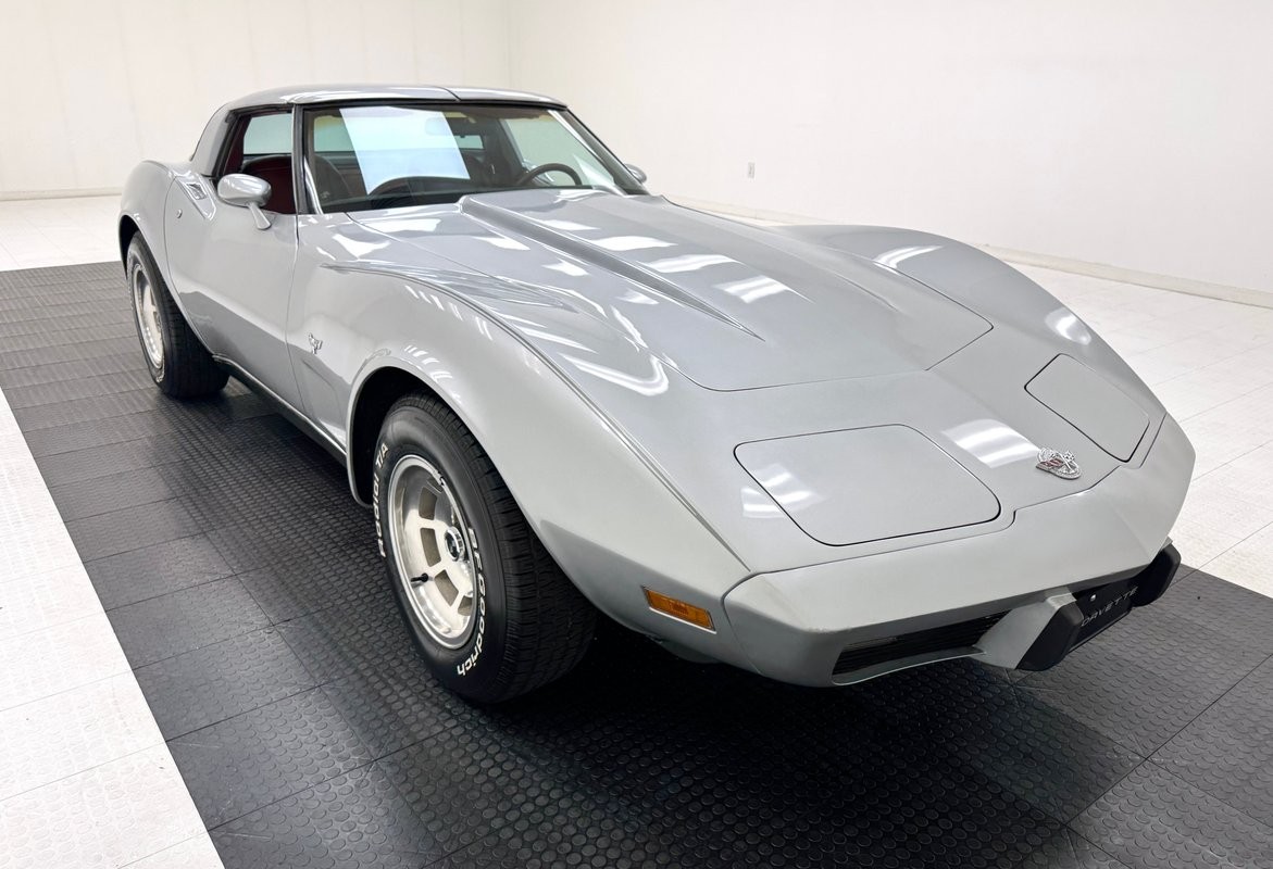 1978 Silver Metallic Chevrolet Corvette   | C3 Corvette Photo 7