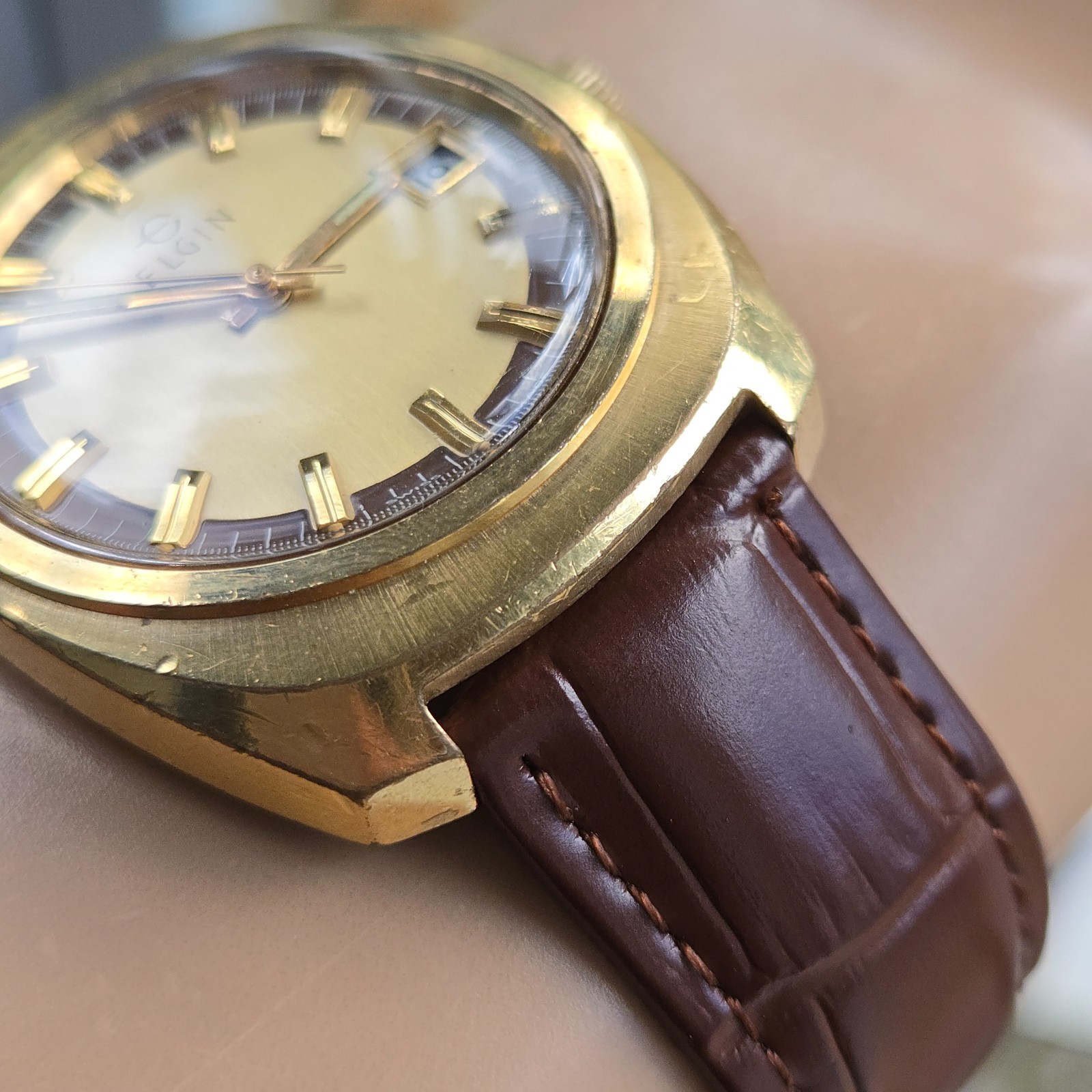 Vintage ELGIN men's manual wind watch Date Two-tone dial swiss 1970s