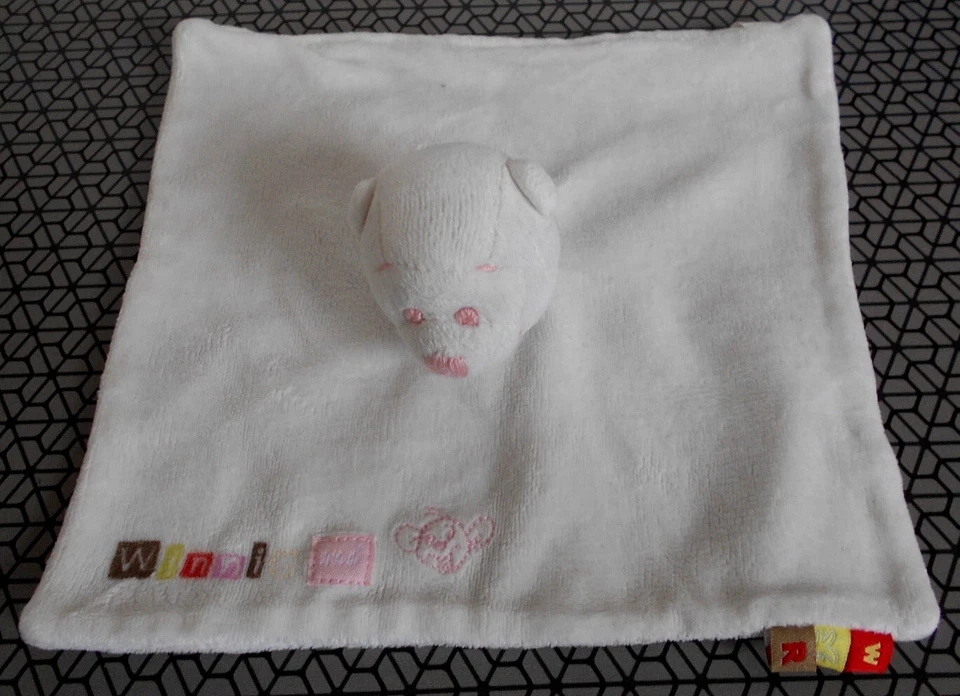Doudou Winnie L'ourson CARREFOUR DISNEY CARRE PLAT BLANC ROSE 20 cm D850 - Photo 1/1