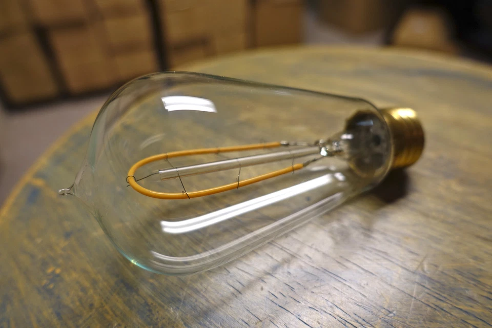 LED Edison Bulb ST18, Curved Vintage Hairpin Filament, 4 watt (40w), Dimmable - Image 2 of 4