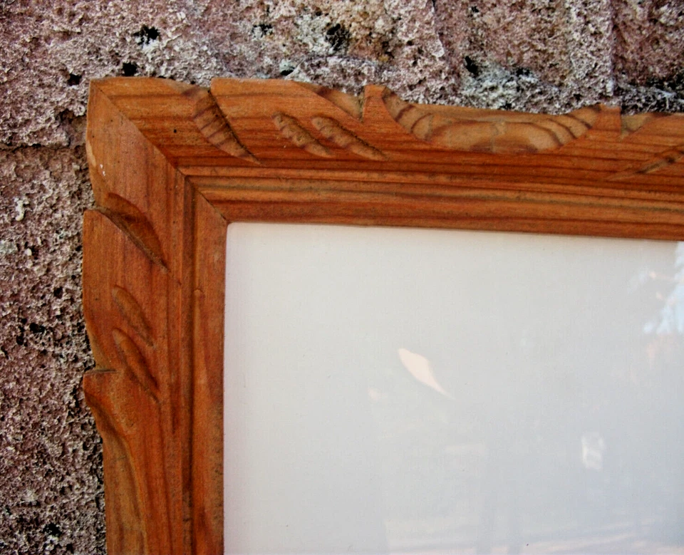 Cadre ancien en bois massif sculpté 35,8 X 28,8 cm Feuil 30 X 24 cm+verre - Photo 1/4