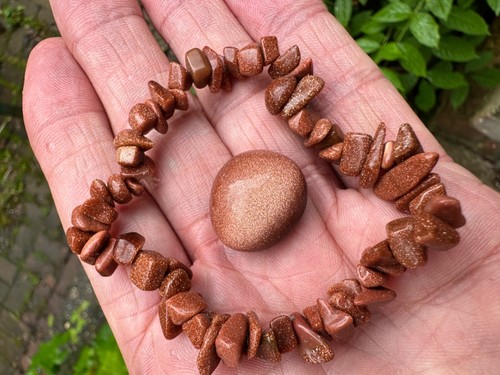 BROWN GOLDSTONE CHIP BEADED STRETCH BRACELET POLISHED TUMBLE STONE BAG ID CARD - Foto 3 di 4