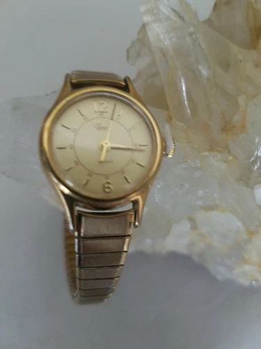 Ladies Vintage Timex Stretch Band Watch With New Battery