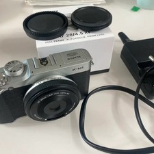 Fujifilm X-M1 Mirrorless Camera  Voigtlander 28mm Lens Kit