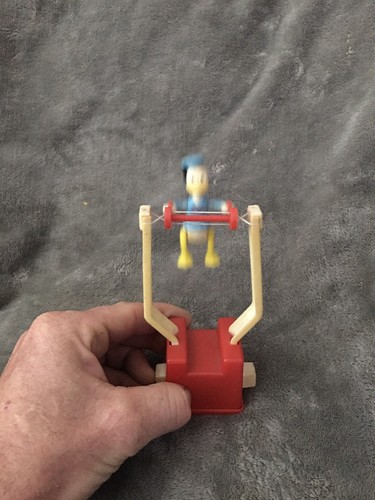 Vintage - Donald Duck Tricky Trapeze push button acrobat Walt Disney Productions - Foto 7 di 9