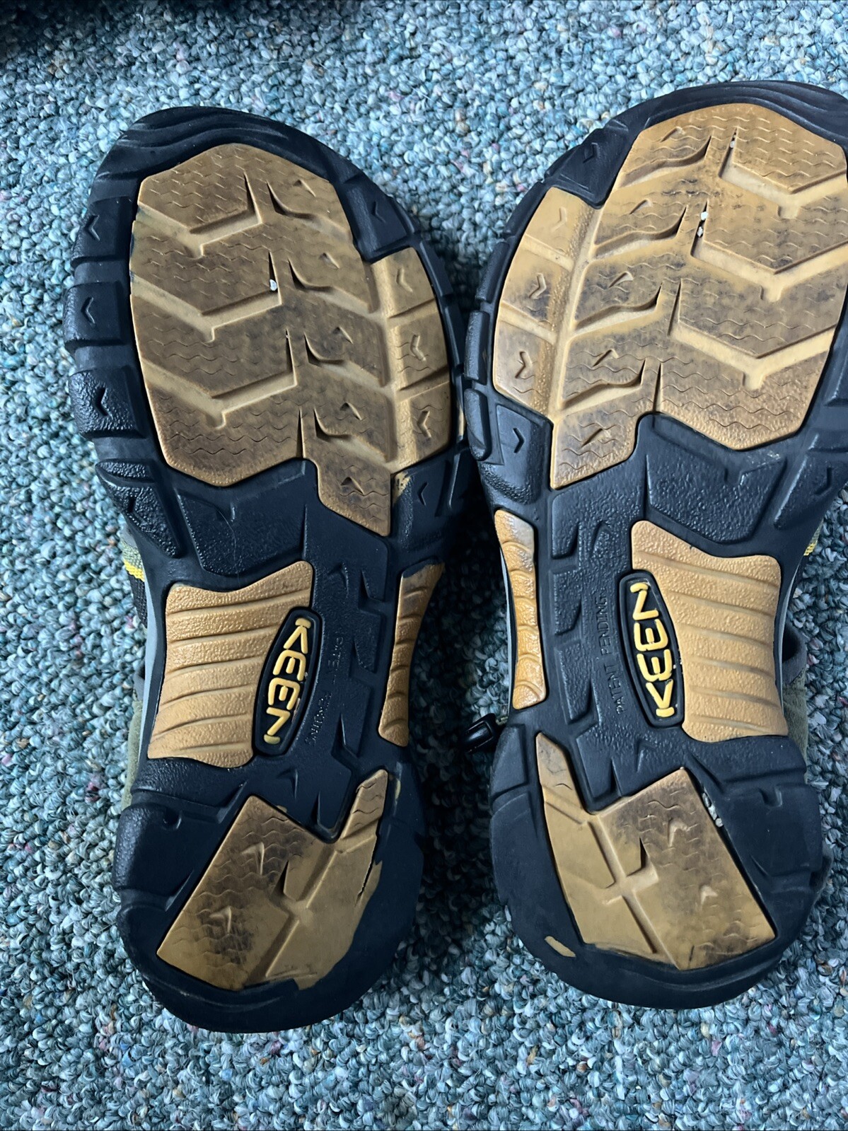 Sandali sportivi KEEN Newport da uomo taglia 11 verde oliva USA impermeabili con cinturino