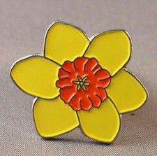 YELLOW DAFFODIL ENAMEL PIN BADGE - NEW 