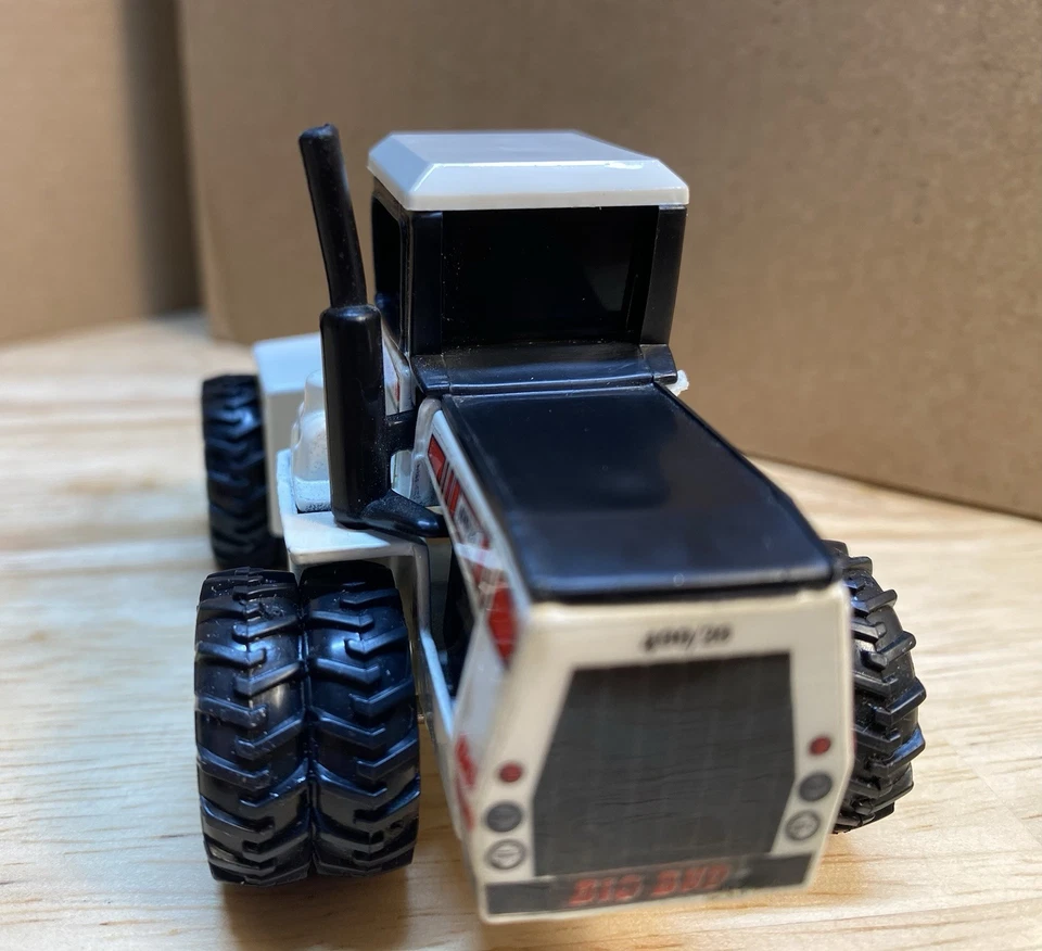 Big Bud 400/20 4 ruedas 1987 Show Edition 1 de 5000 ERTL hecho en EE. UU. escala 1/64 Foto 3 de 4