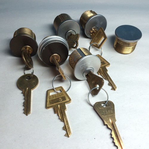 Zylinderteile -1 Felgenzylinder, 4 Einsteckzylinder, 1 Blindzylinder, mit je 1 funktionierendem Schlüssel - Bild 1 von 10