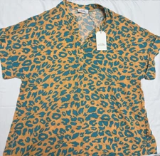 NWT Emily Wonder Short Sleeve Top Coral and Green Light Weight Summer Bright Fun