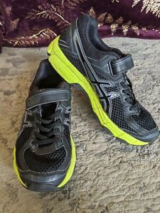 boys running shoes size 1