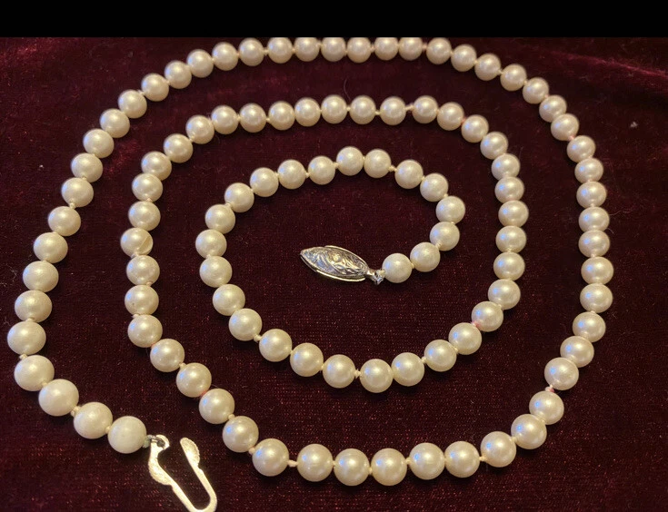 Vintage Estate Freshwater Pearl Necklace with Silver Clasp 30