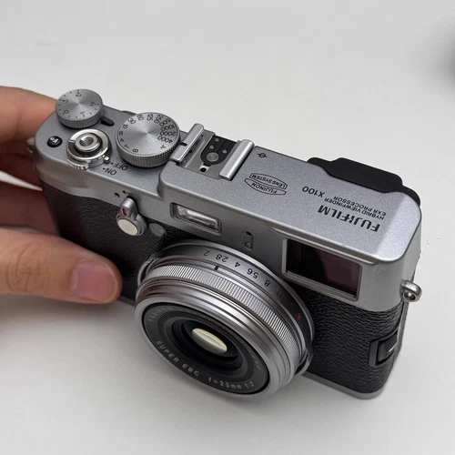 Appareil photo numérique 4x zoom optique Fujifilm X100 12,3 mégapixels APS-C CMOS EXR - 90 % Neuf - Photo 3/8