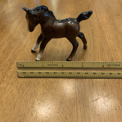 BESWICK ENGLAND FIGURINE OF A HORSE FOAL GAMBOLING LEFT , MODEL 996 RETIRED 1976