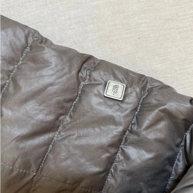 The Northface 550 Down Midi 女式 XL 灰色拉链磁性纽扣绗缝保暖。 — 第 4/4 张图片