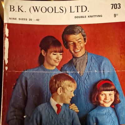 B K (Wolle) 703 Ltd Strickanleitung 704 Family Pullover Original 26-42'' Zopfmuster
