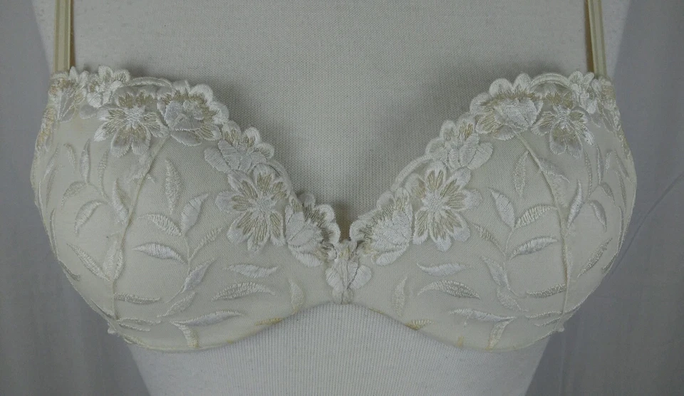Sujetador WONDERBRA con aros marfil superpuesto de encaje talla 34B Foto 2 de 4