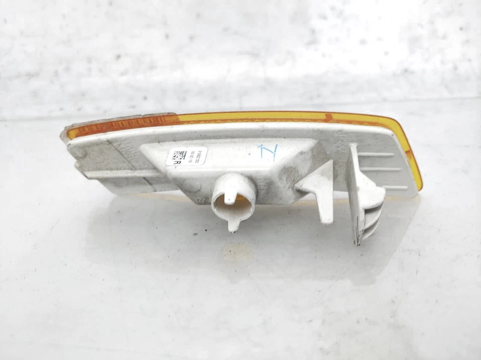 Lámpara de estacionamiento marcador lateral pasajero Volkswagen Tiguan 2018-2024 5C5-945-072-B Foto 4 de 4