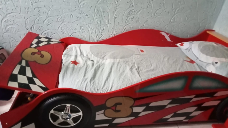 Lit et armoire - Lit Voiture "Race" & Armoire 1 Porte "Pompe à Essence" Rouges - Photo 3/4