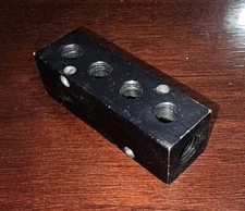 Aluminum Manifold Block Splitter Compressed Air Tool (2) 1/4" In X (4) 1/8" Out 