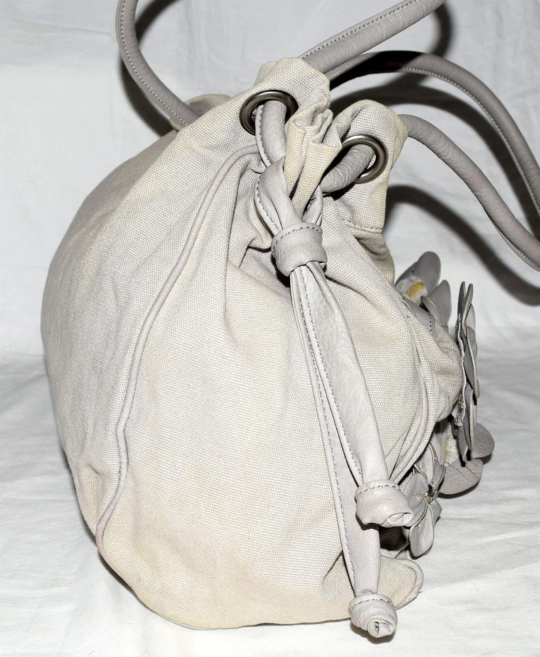 Bolso de Hombro Mariposa Samantha Gris Algodón Lona e Imitación Cuero Tachonado Flores Foto 3 de 4