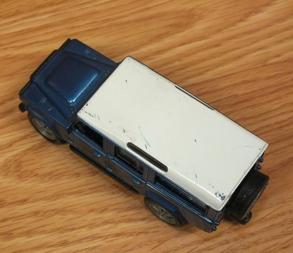 Genuine NewRay Land Rover Defender 110 Collectible Blue & White Model Toy Car - Image 3 of 4