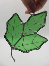 Vtg 4" Artisan Stained Glass GREEN MAPLE LEAF Sun Catcher Flowers Art Hand Made