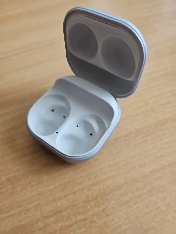 Genuine Samsung Galaxy Buds Pro SM-R190 Charging Case Silver - Image 4 of 4