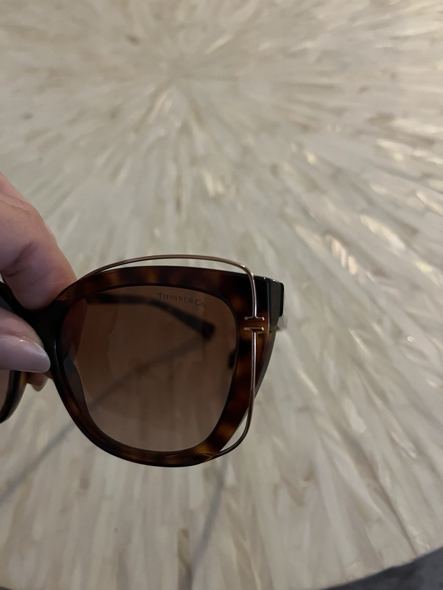 Tiffany & Co. ブラウンキャットアイサングラス Tiffany & Co. Sunglasses with Brown Tortoise Cat Eye Acetate Frame