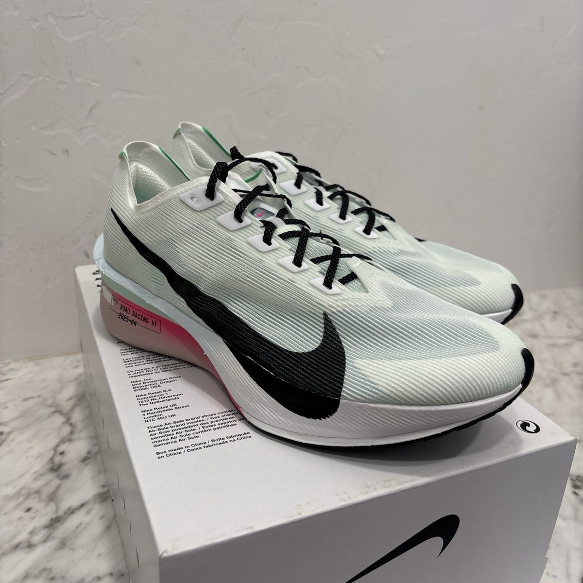 Size 11 - Nike ZoomX VaporFly Next% 4 Hyper Pink Mint Foam HF6414