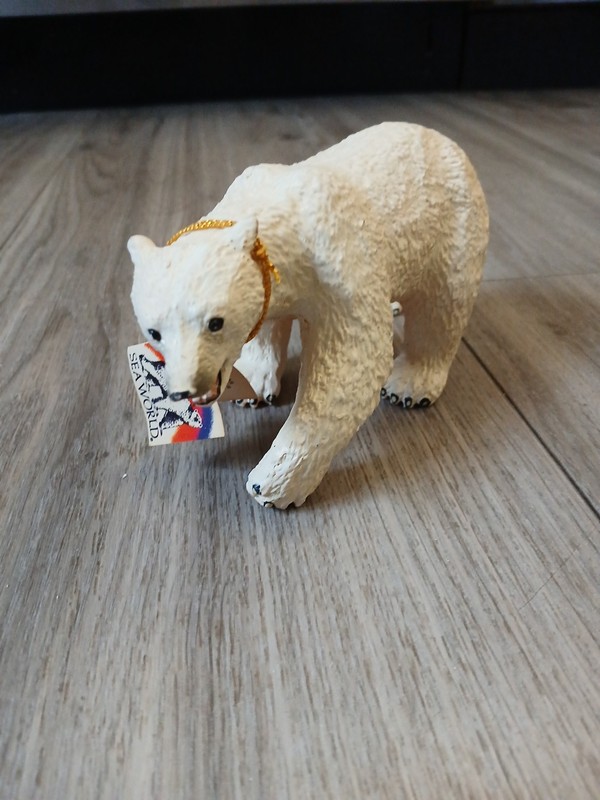 SEAWORLD VINTAGE POLAR BEAR WILD ARCTIC ORIGINAL TAG  ANIMAL FIGURINE