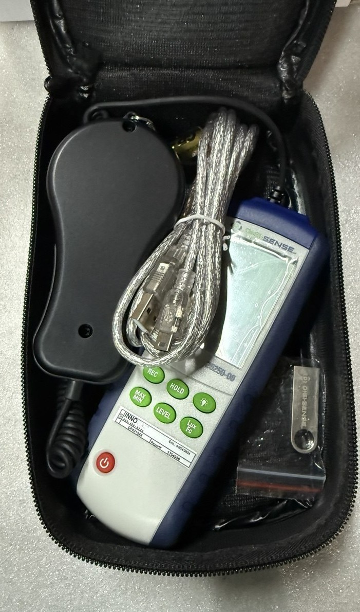 Digi-Sense 20250-00 Datalogging Light Meter with NIST Traceable Calibration, NEW