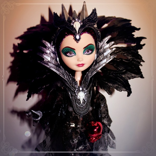 Raven Queen .Re-edición de Raven Queen Evil Quen . colección Spellbinding Raven.